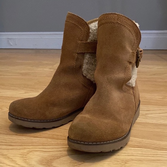 UGG Fall/spring tan suede boots for girls size 2 - Picture 6 of 8